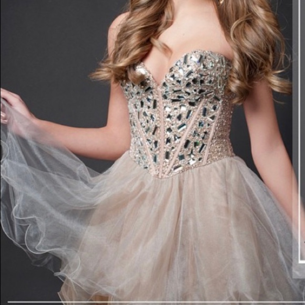 Sherri Hill Size 4 Champagne Cocktail dress.